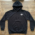 Schwarzer Adler Hoodie flach liegend auf Holz