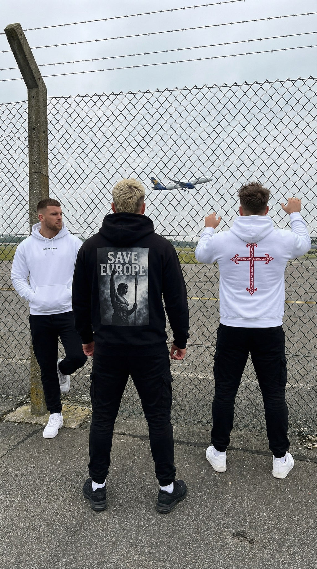 Crux Hoodie im Freien getragen