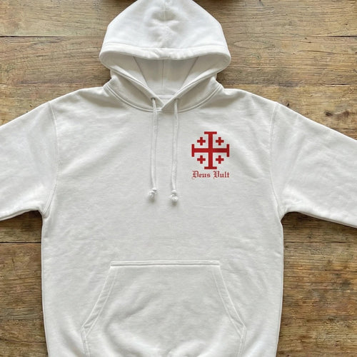 Weißer Deus Vult Hoodie flach liegend auf Holz